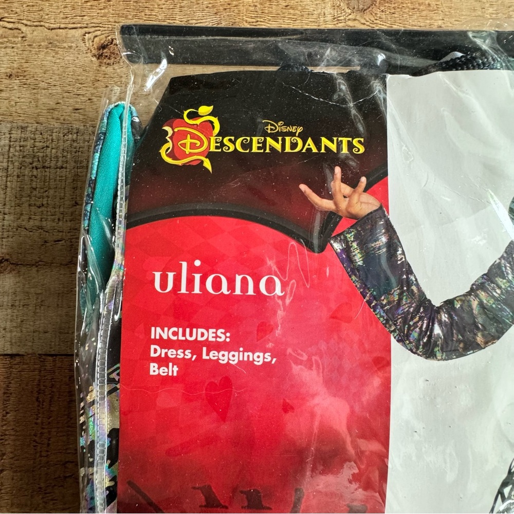Uliana Costume Descendants The Rise of Red NEW Kids MEDIUM Halloween Costum - Picture 2 of 4